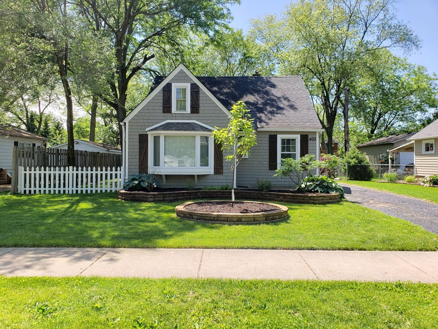 Property Photo: 403 Hamlet Street IL 60510