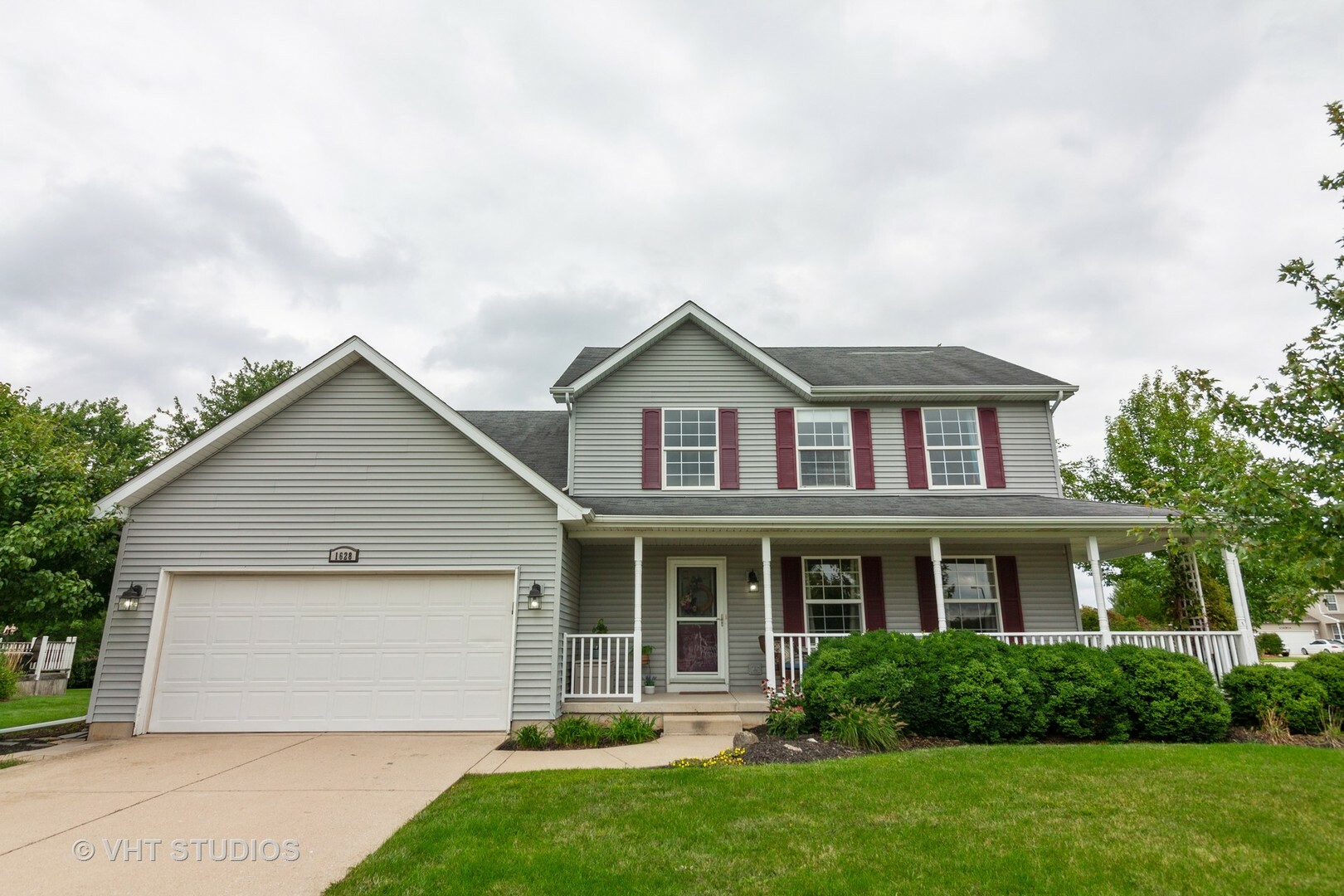 Property Photo:  1628 Cottonwood Trail  IL 60560 