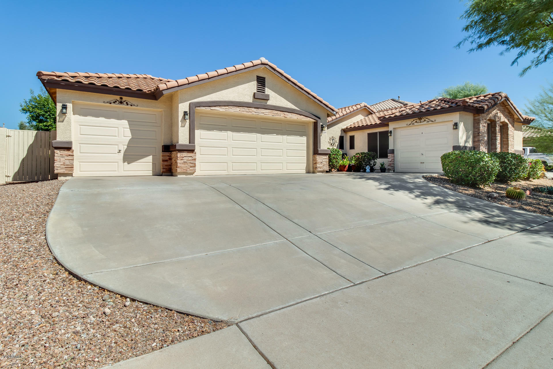 Property Photo:  3204 W Quail Track Drive  AZ 85083 