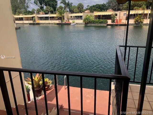 Property Photo: 15504 Sharpecroft Dr FL 33014