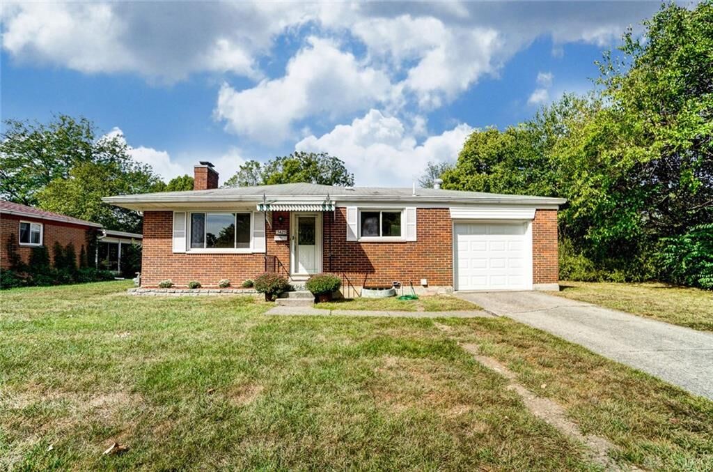 Property Photo: 3425 Kingswood Drive OH 45429