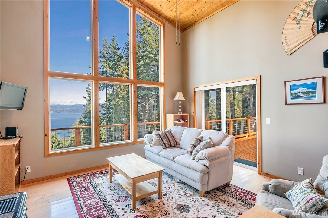 Property Photo:  3010 Dogwood Terr  WA 98262 