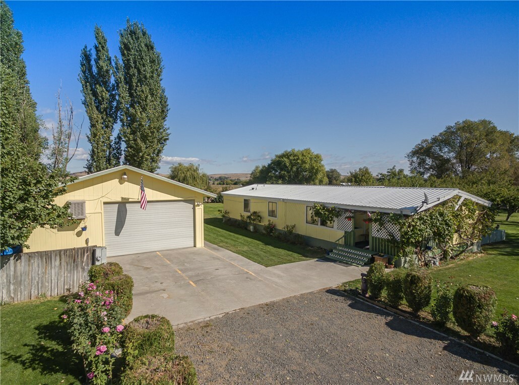 Property Photo: 160 NE Rd 19.2 WA 98851