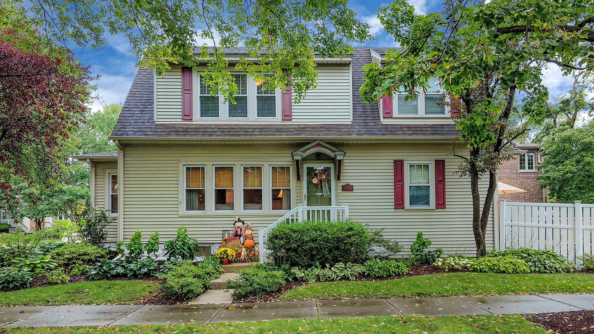 Property Photo:  577 South Hawthorne Avenue  IL 60126 