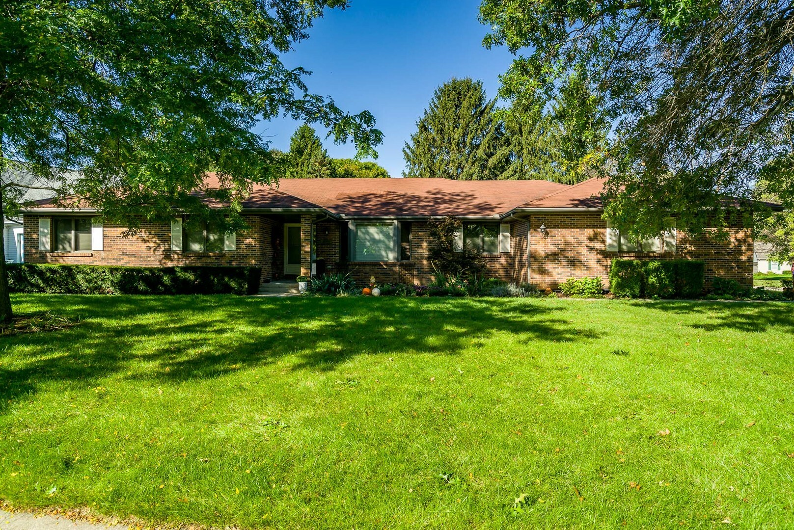 Property Photo:  2362 Silverthorn Drive  IL 61107 