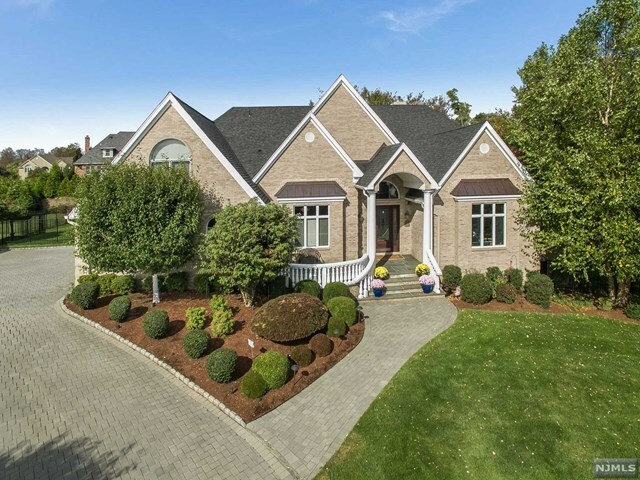 Property Photo: 61 Mountainview Court NJ 07512