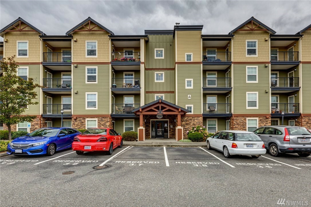 Property Photo:  700 Bldg A 32nd St 307  WA 98225 