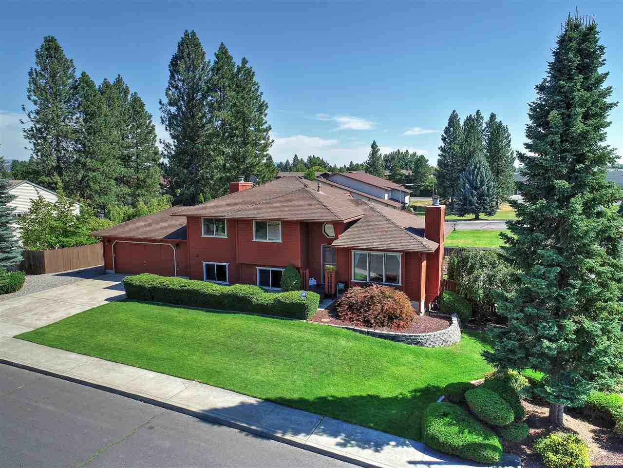 Property Photo:  202 E Sierra Way  WA 99208-5767 