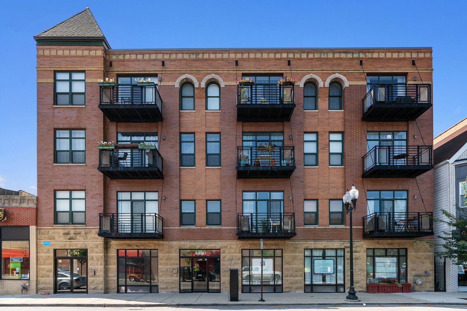 Property Photo:  4050 North Lincoln Avenue 401  IL 60618 