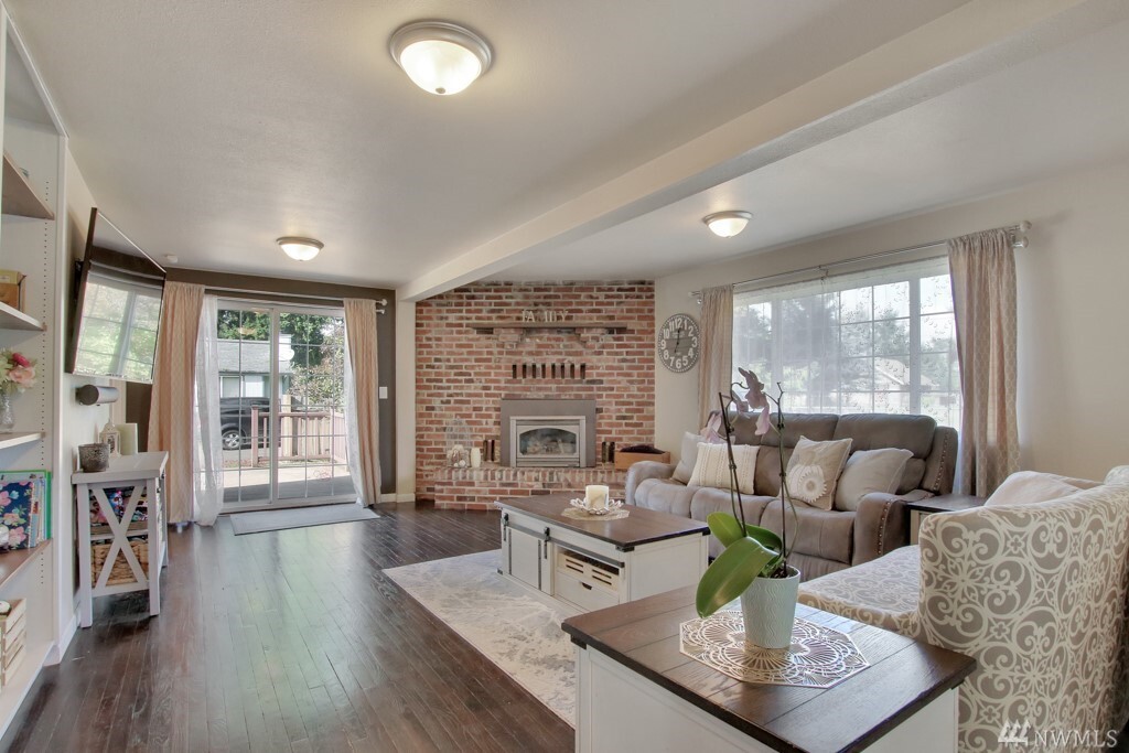 Property Photo: 1020 160th Street E WA 98445