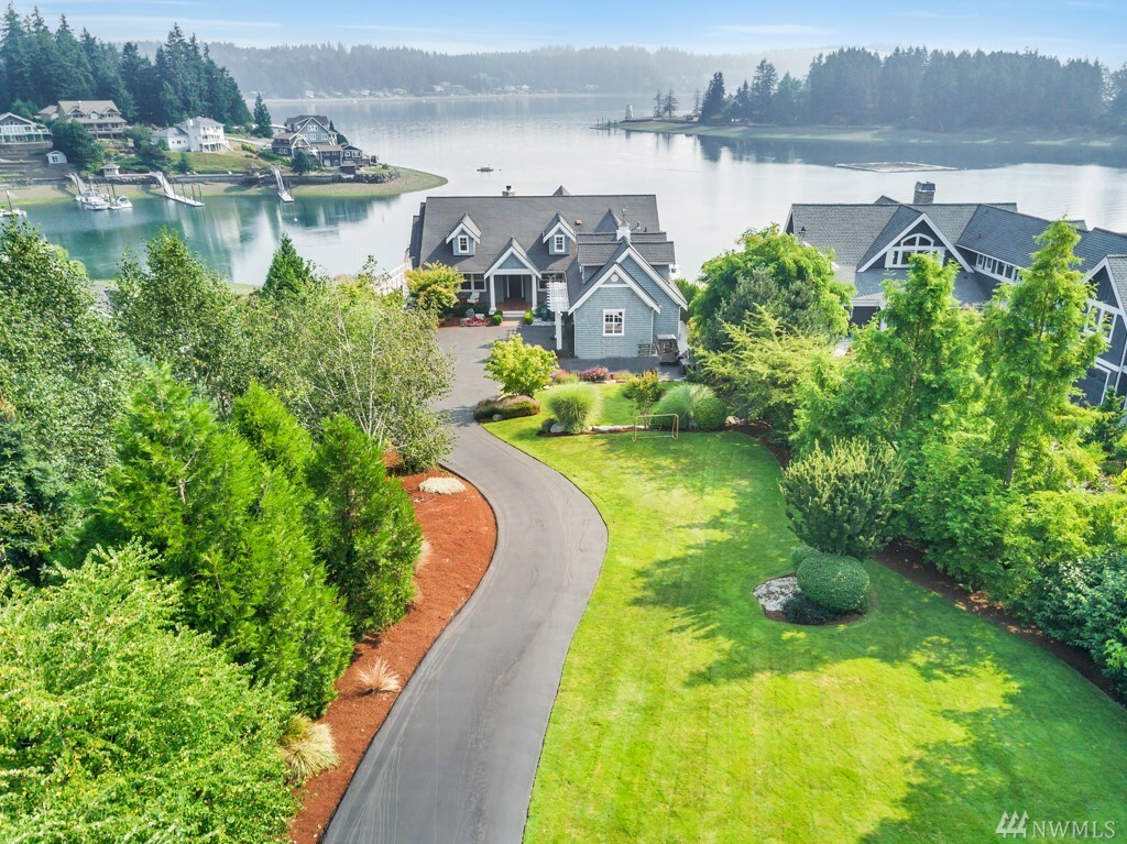 Property Photo:  307 Island Blvd  WA 98333 