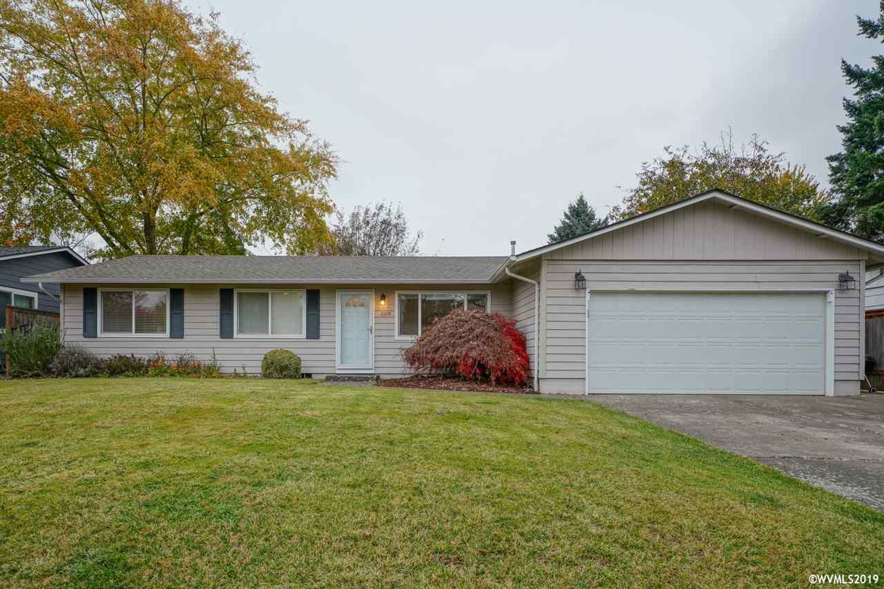 Property Photo: 2099 Aldine Dr NE OR 97303