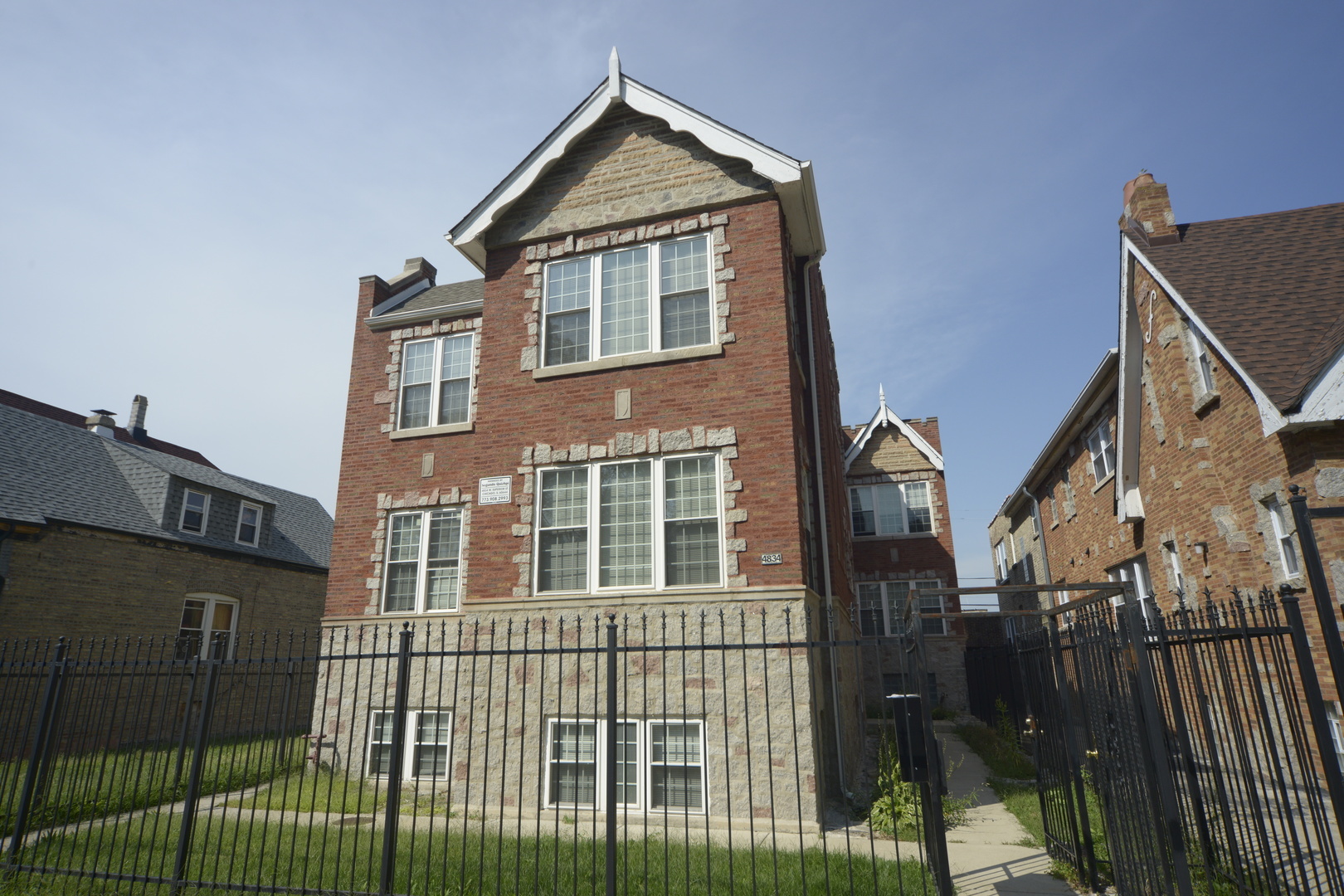 Property Photo: 4834 West Superior Street 1F IL 60644