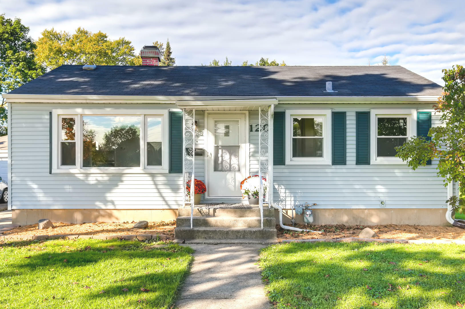 Property Photo:  120 South Weston Avenue  IL 60123 