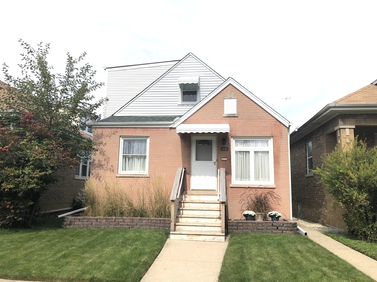 Property Photo:  5440 West Waveland Avenue  IL 60641 