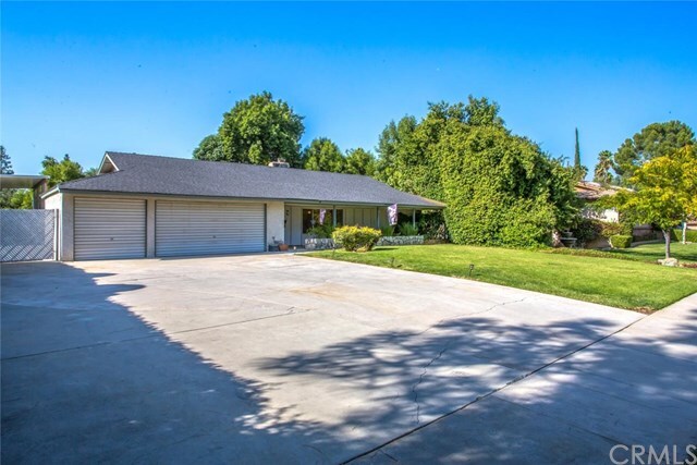 Property Photo: 1372 Oak Street CA 92373