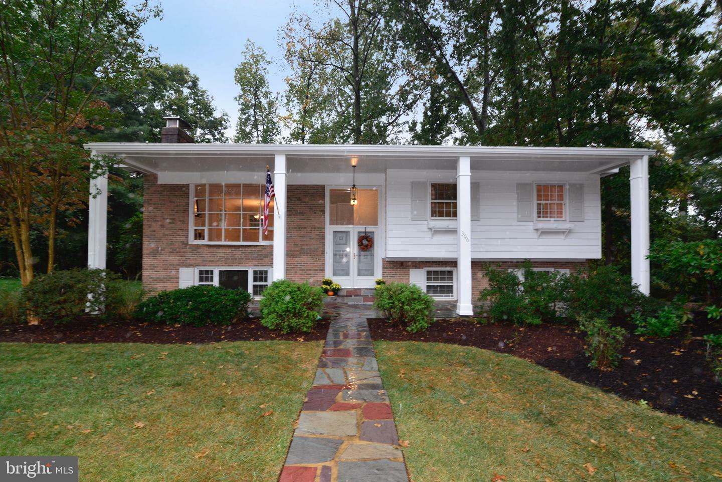 Property Photo:  306 Edwin Lane NE  VA 22180 