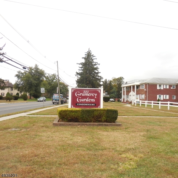 Property Photo:  26 Gramercy Gdns  NJ 08846 