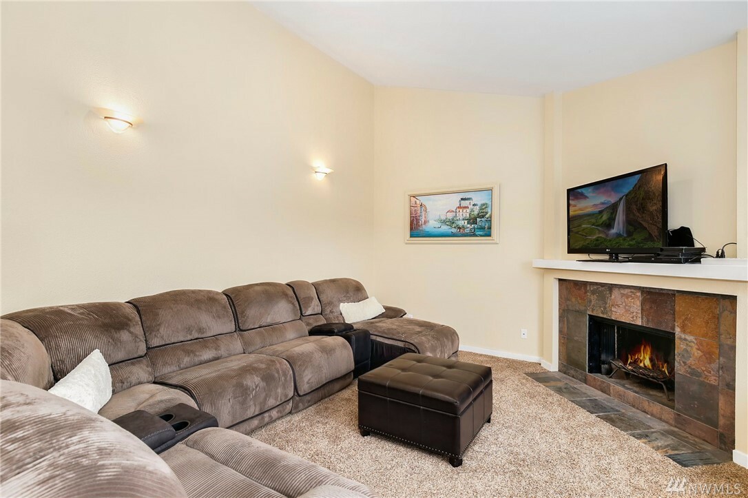 Property Photo: 22700 28th Ave S 311 WA 98198