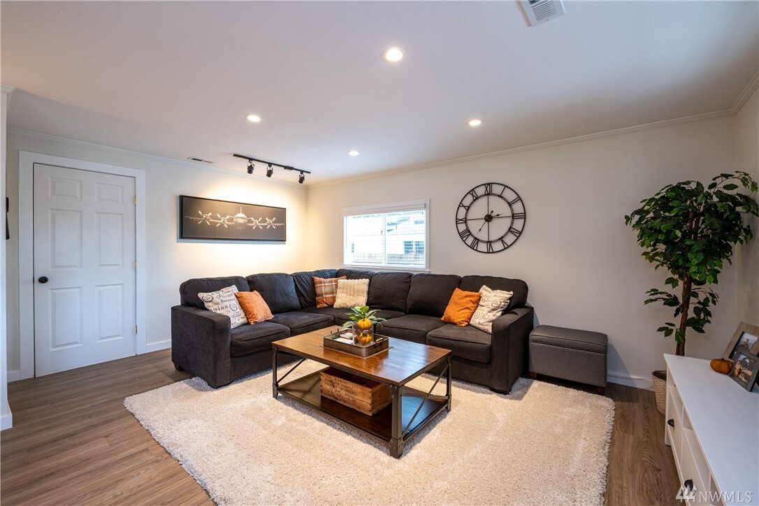 Property Photo:  2206  32nd St  WA 98221 