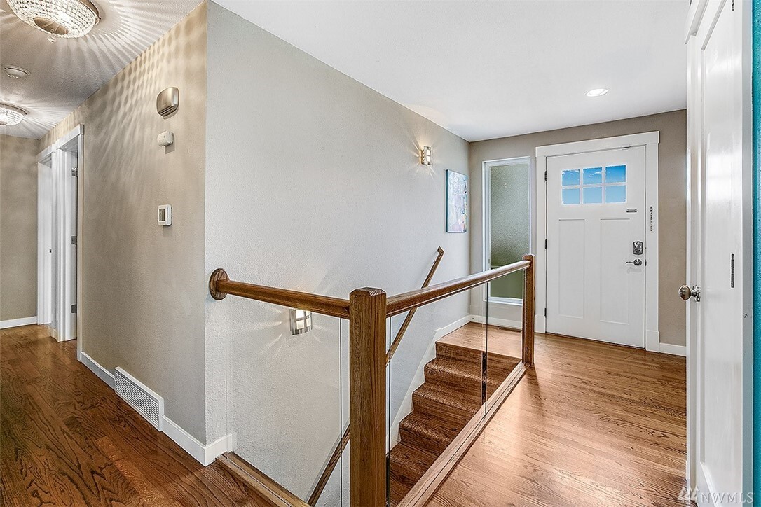 Property Photo:  1046  Bell Street  WA 98020 