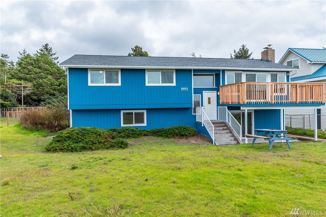 Property Photo:  1993  Island View Road  WA 98277 