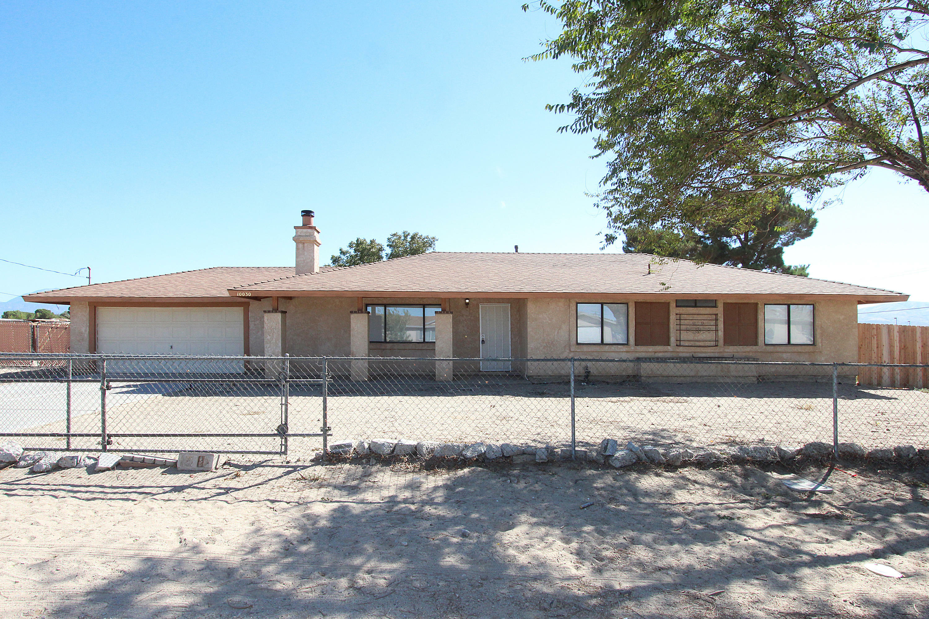 Property Photo:  10030 E Avenue R2  CA 93543 