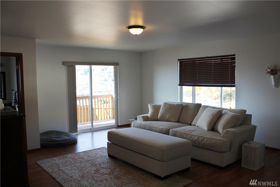 Property Photo: 3970 NE Vista Del Ray Dr WA 98802