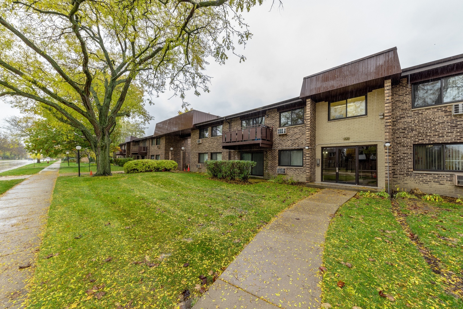 Property Photo:  2636 North Windsor Drive 202  IL 60004 