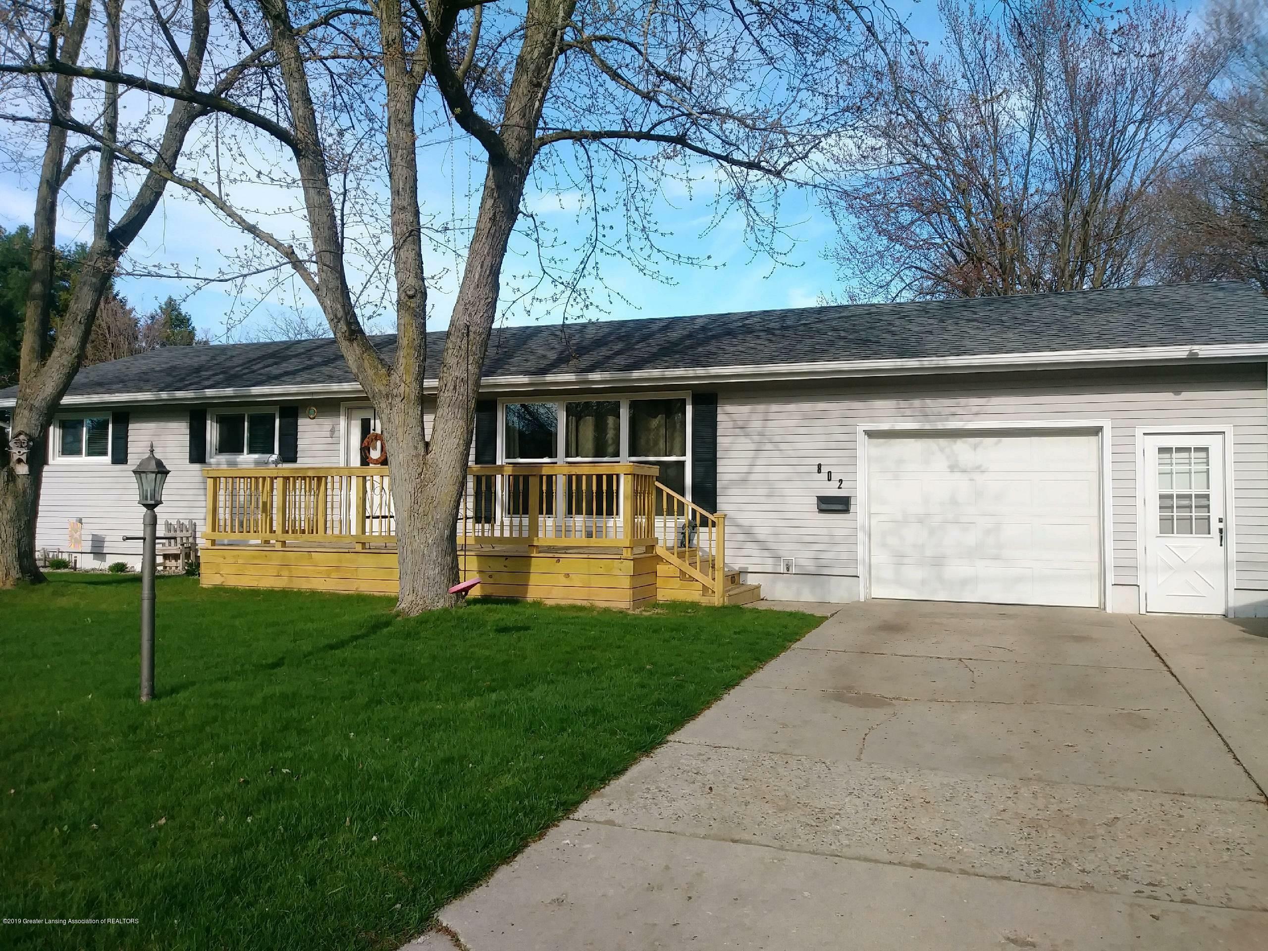 Property Photo:  802 N Oakland Street  MI 48879 