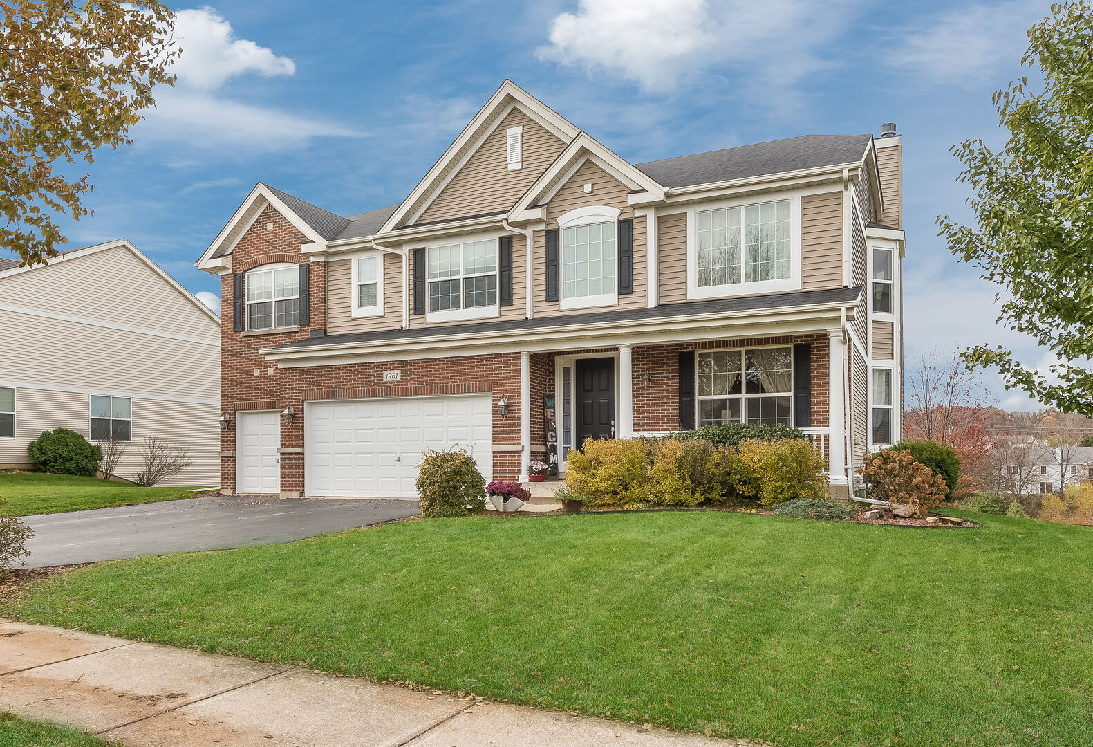 Property Photo:  1961 Banbury Avenue  IL 60560 