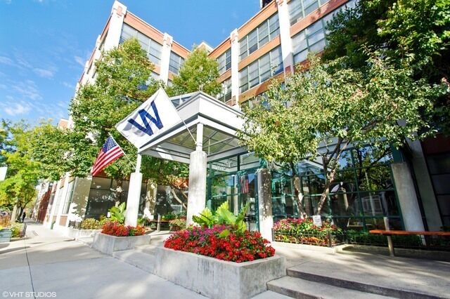 Property Photo:  1800 West Roscoe Street 304  IL 60657 