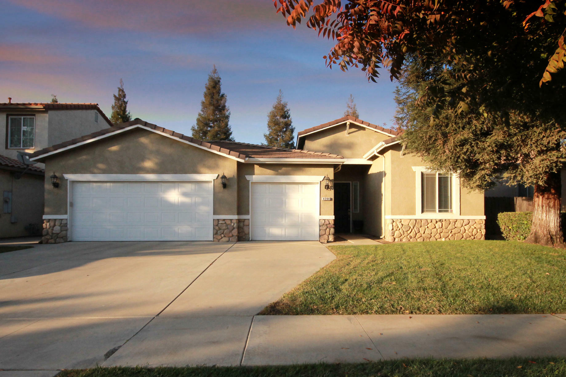 Property Photo:  4204 W Elowin Court  CA 93291 