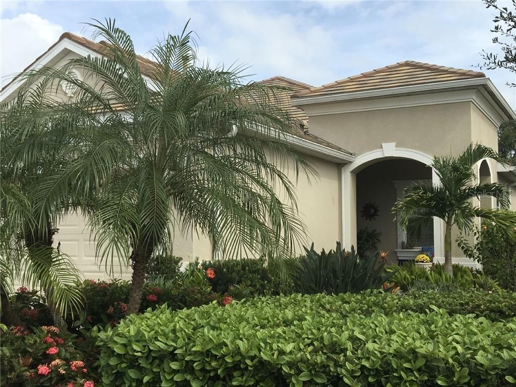 Property Photo: 5026 Maymont Park Circle FL 34203