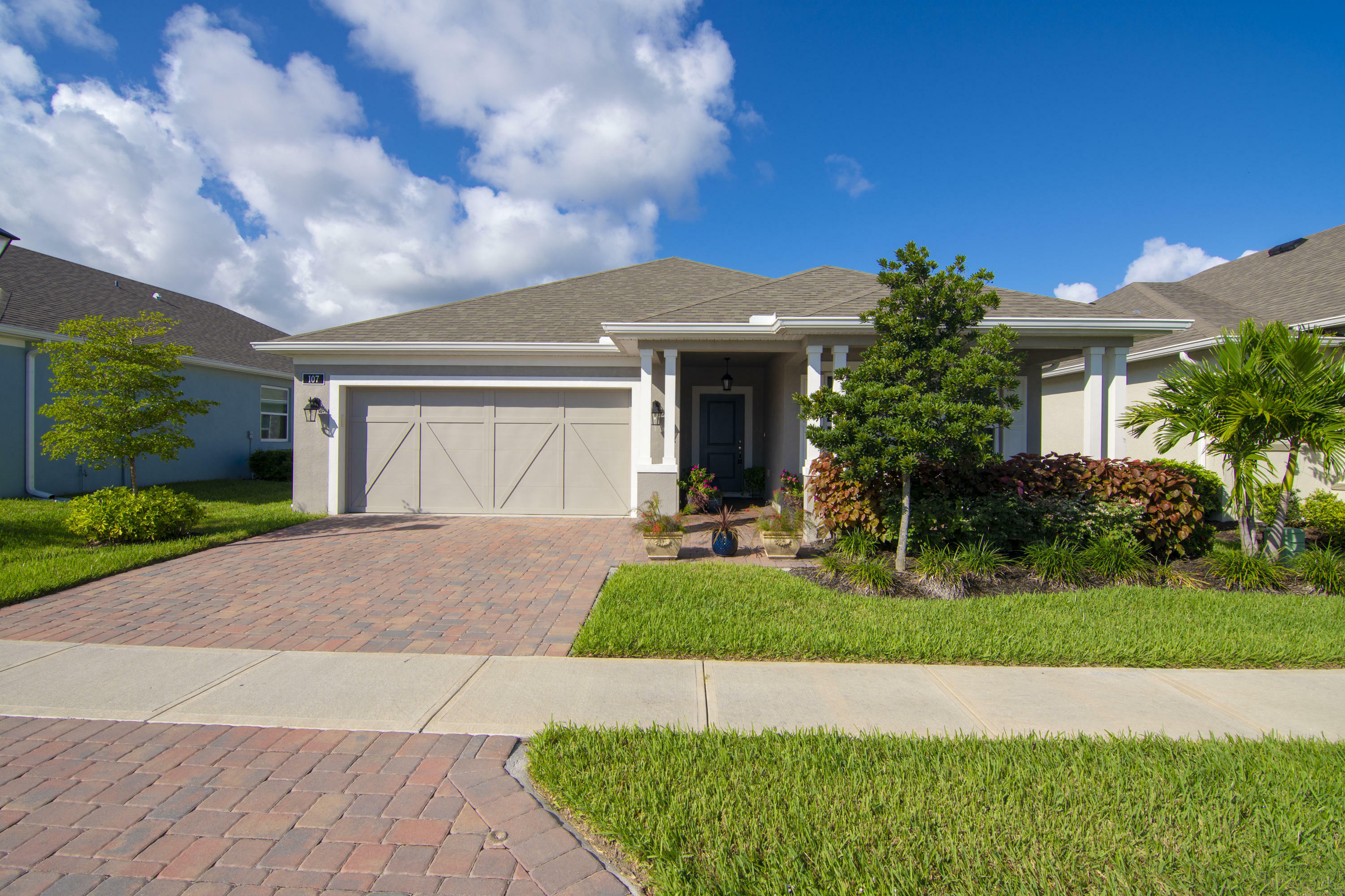 Property Photo:  107 Sandcrest Circle  FL 32958 