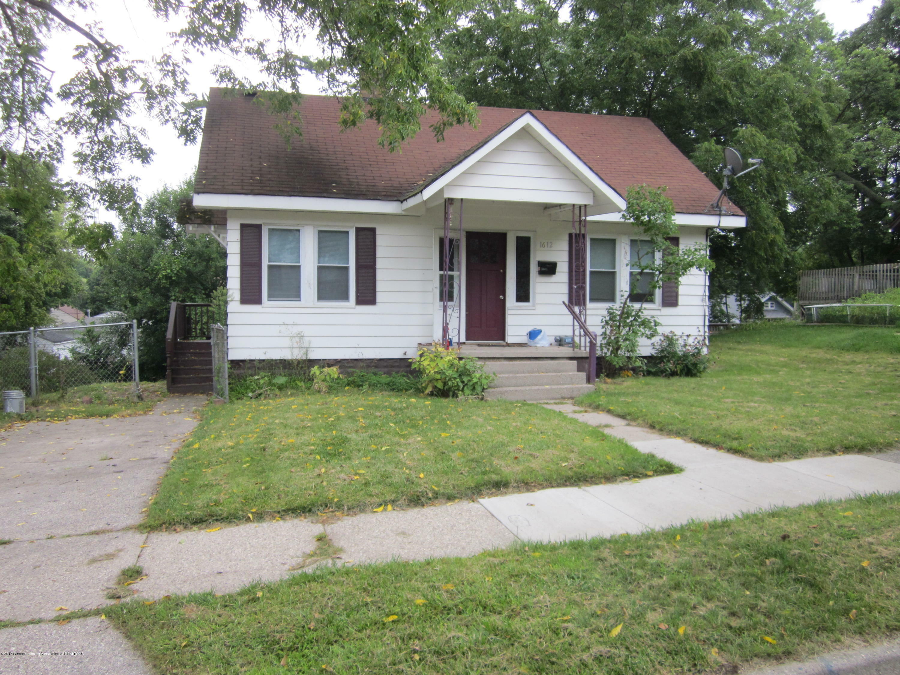 Property Photo:  1612 Lansing Avenue  MI 48915 