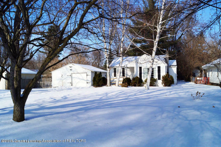 Property Photo:  402 Carrier Street  MI 48906 