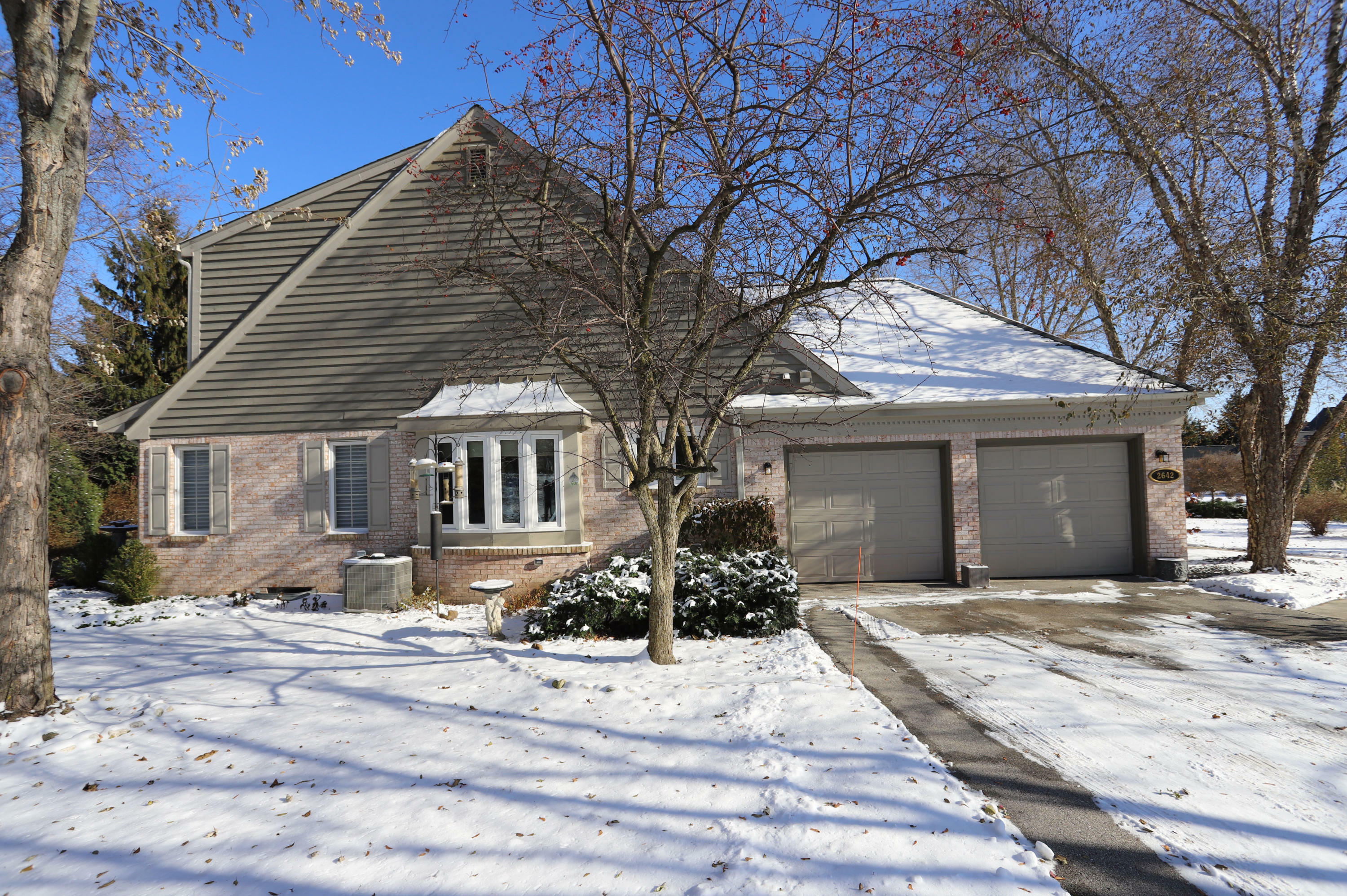 Property Photo:  2642 W Lake Vista Ct  WI 53092 