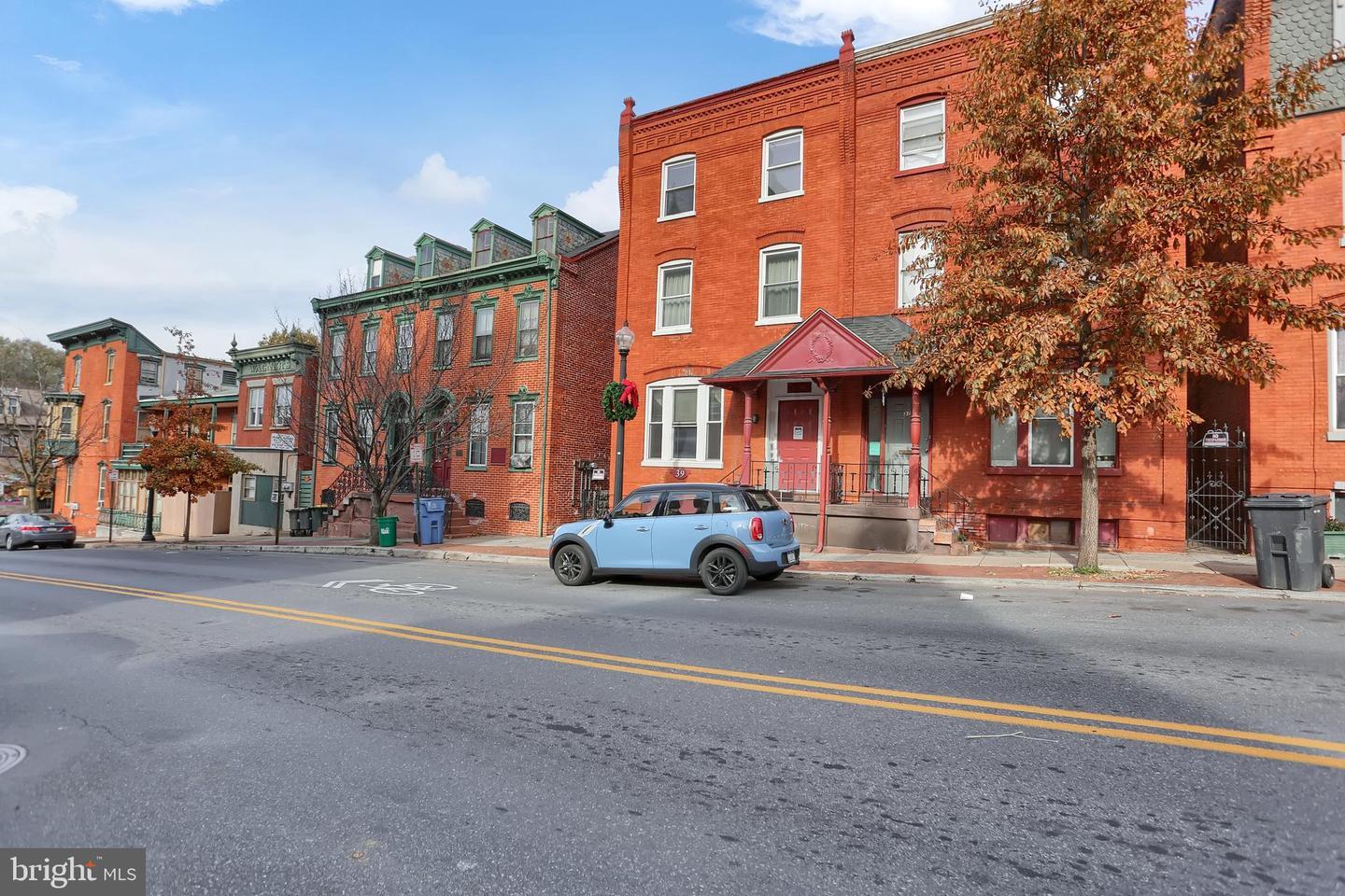 Property Photo: 39 W Vine Street PA 17603