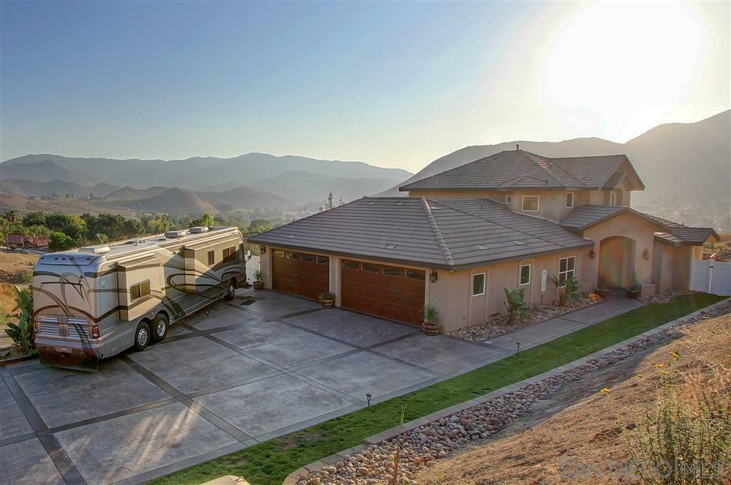 Property Photo:  1802 Vista De La Montana  CA 92019 