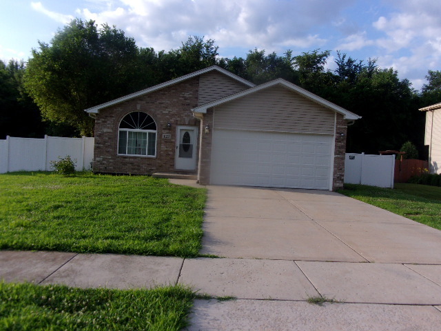 Property Photo:  122 West Bodine Drive  IL 60408 