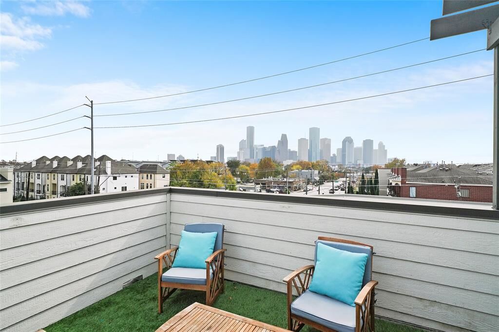 Property Photo:  1907 Houston Avenue  TX 77007 