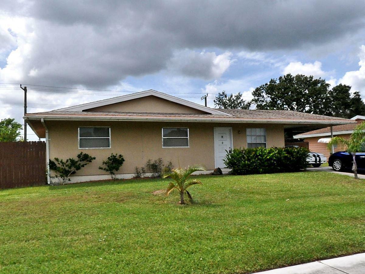 Property Photo:  760 SW Airoso Boulevard  FL 34983 