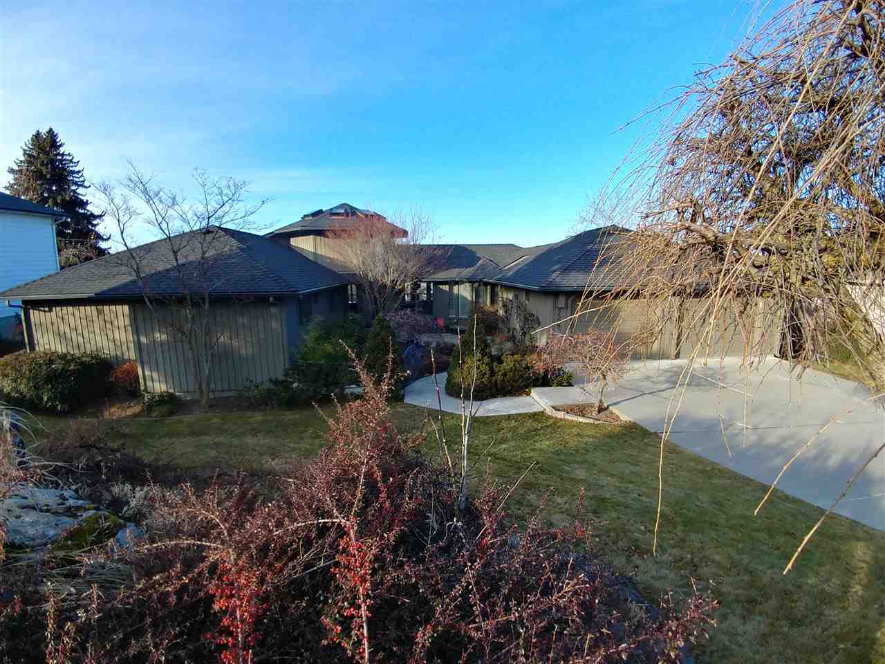 Property Photo: 5504 S Glendora Dr WA 99223