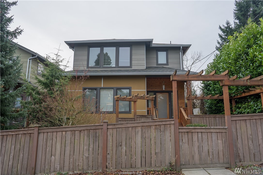 807 NW 88th St  Seattle WA 98117 photo