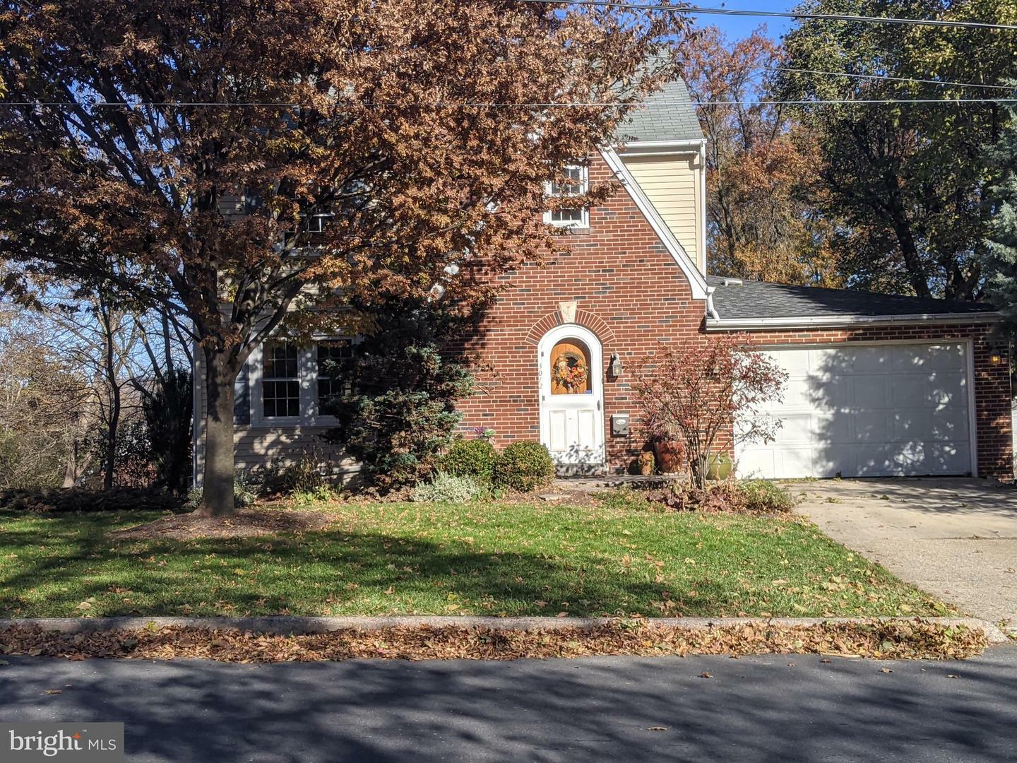 Property Photo:  3012 Locust Lane  PA 17109 