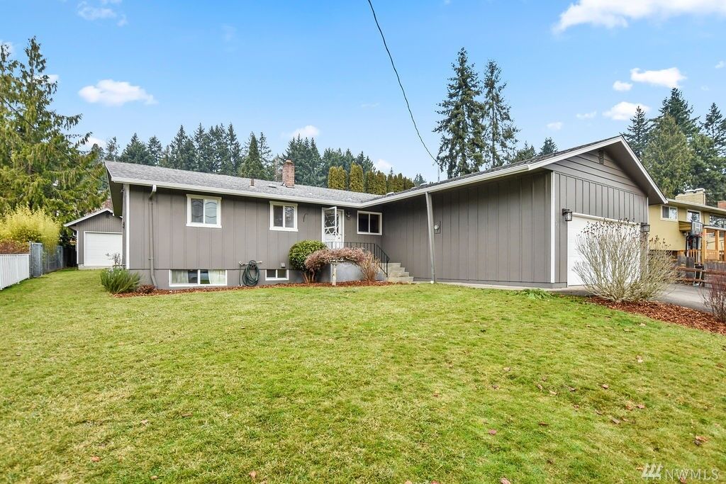 Property Photo:  1221  Spruce Street  WA 98632 