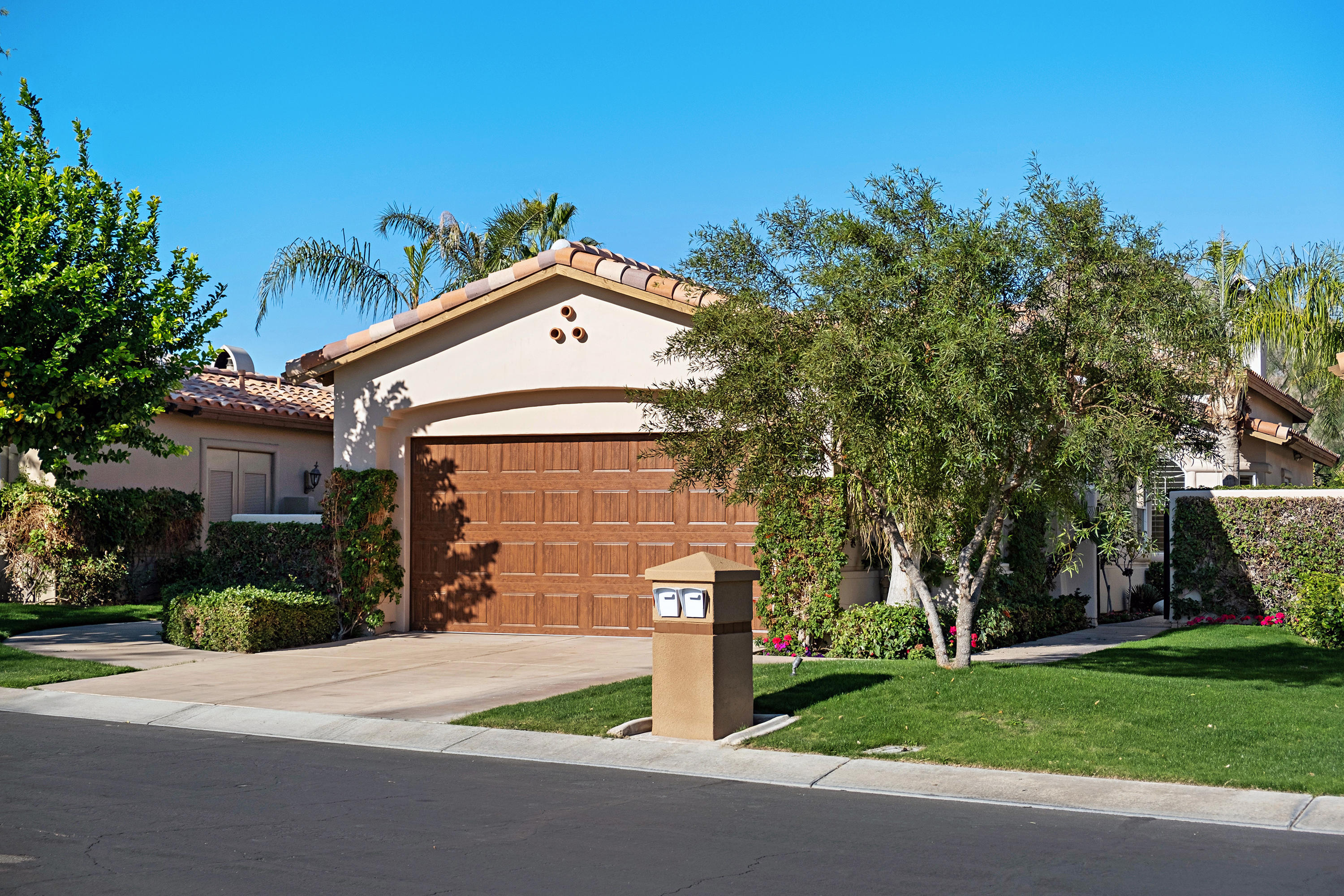 Property Photo: 78742 Via Carmel CA 92253