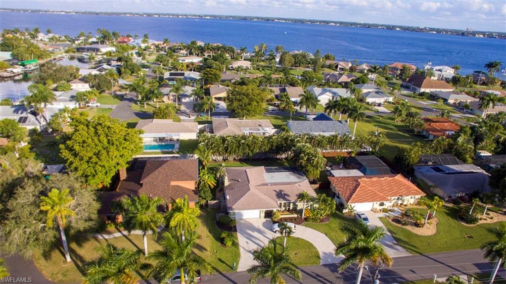 Property Photo:  3915 SE 19th Place  FL 33904 