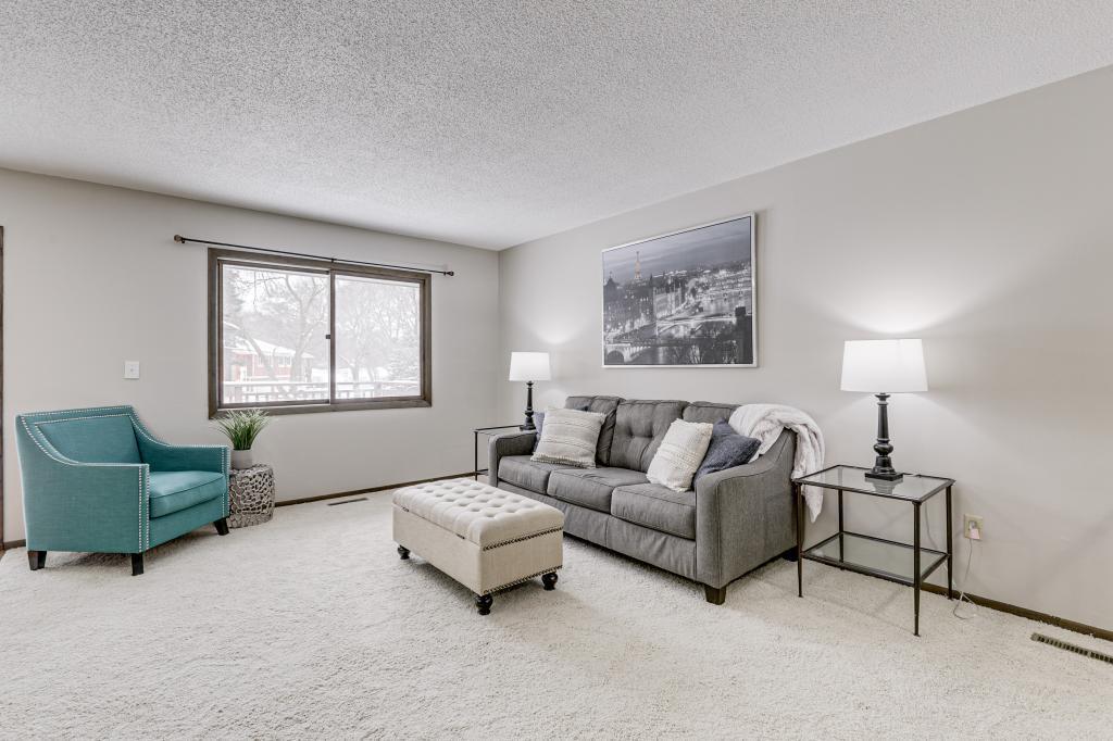 Property Photo: 7522 Zinnia Way MN 55311